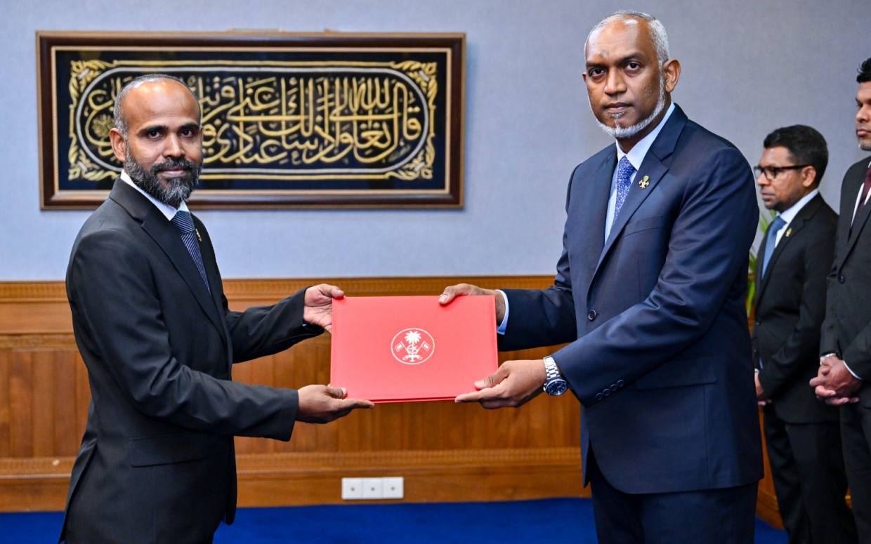 އޭސީސީގެ މެމްބަރަކަށް ނާޝިދު އައްޔަނު ކުރުމުގެ ތެރެއިން- ފޮޓޯ: ރައީސް އޮފީސް