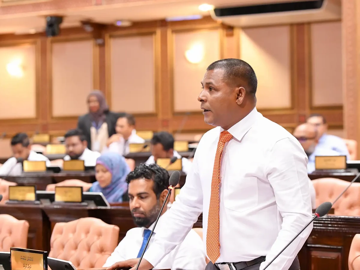 ޕީއެންސީގެ މަޖިލިސް މެންބަރުންނާ މެދު އަމަލުކުރަނީ ވަރަށް ނިކަމެތިކޮށް: އައްބާސް