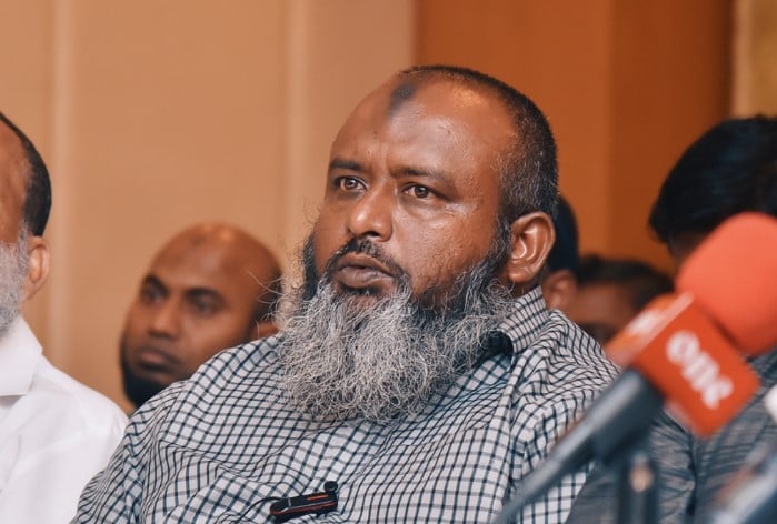 އިޔާޒްގެ ސުވާލެއް: ދެމަފިރިން ދުރުކުރުމަކީވެސް މިހާރު އިސްލާމިކް މިނިސްޓްރީގެ މެންޑޭޓުގެ ކަމެއްތޯ؟