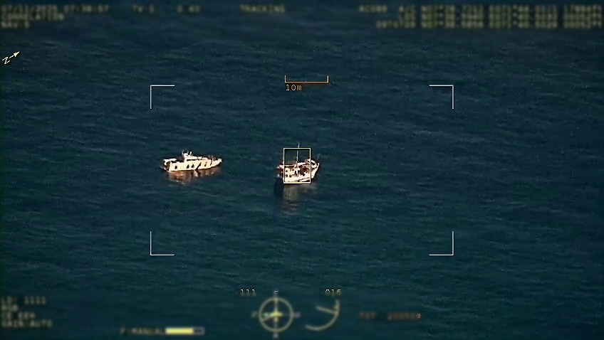 ލަންކާ ބޯޓާއި، އެއިން ފެނުނު މަސްތުވާތަކެތި ފުލުހުންނާ ހަވާލުކޮށްފި