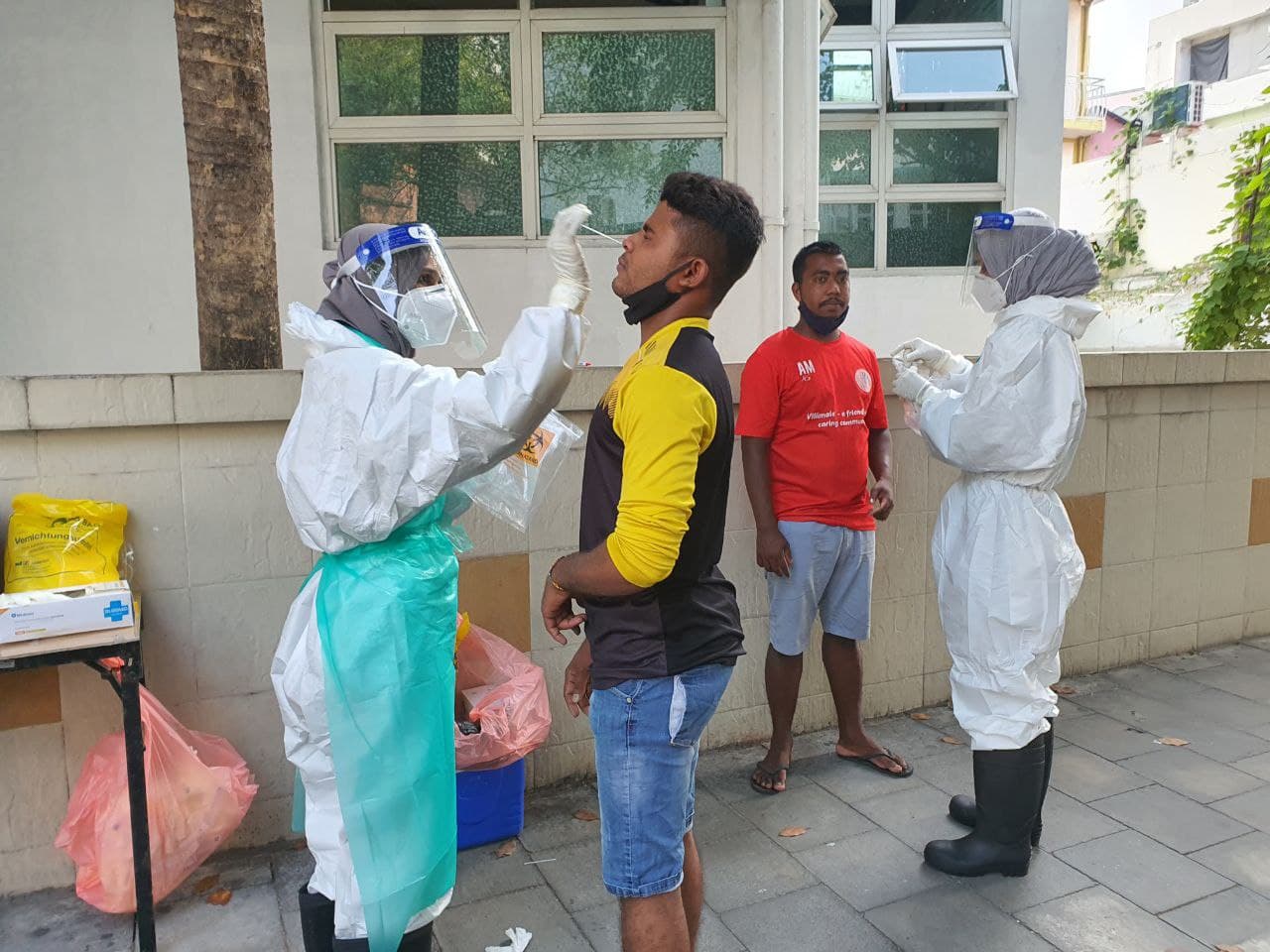 Random sample taking for Covid testing in Male' City. Photo: Shah, Ras Online.