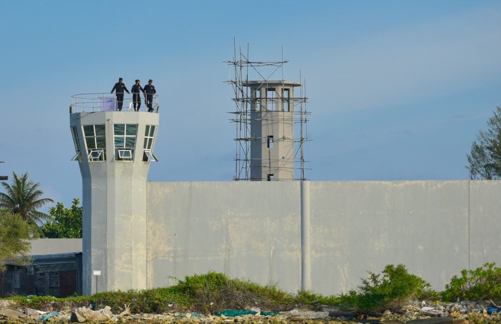 ޖަލުގައި ނިޔާވި ދެ ގައިދީންގެ އޮޓޮޕްސީ ހަދަން އިންޑިއާއަށް ފޮނުވައިފި