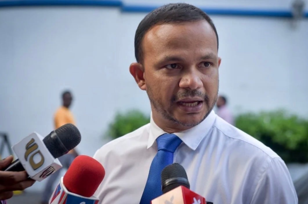 ރައީސް މުއިއްޒަކީ ބާރުތައް އެއްކުރުމުގައި ހައްދުން ނައްޓާފައި ހުރި ބޭފުޅެއް: އަލީ ހުސައިން