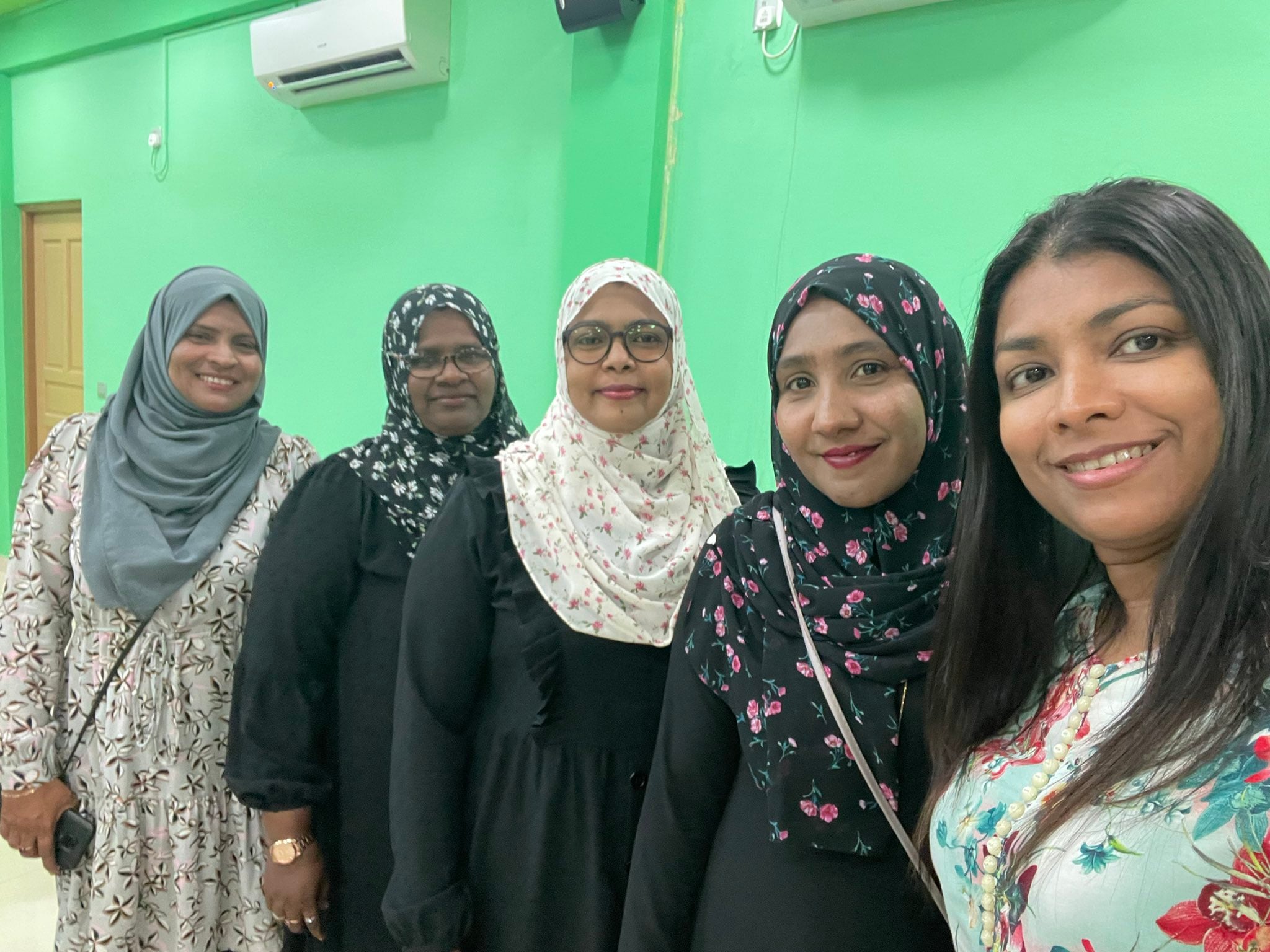ސިޔާސީ މައިދާނުގައި އަންހެނުން "ފިސާރި" އަންހެން ވެރިންނަށް ހަދައިދޭނަން: ރޮޒައިނާ