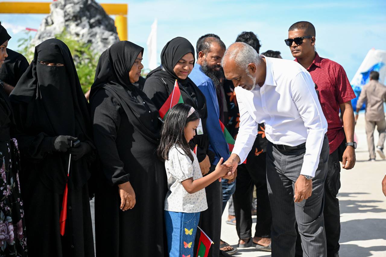 އއ. އަތޮޅަށް ކުރަށްވާ ދަތުރުފުޅެއްގައި ރައީސް ފުރާވަޑައިގެންފި