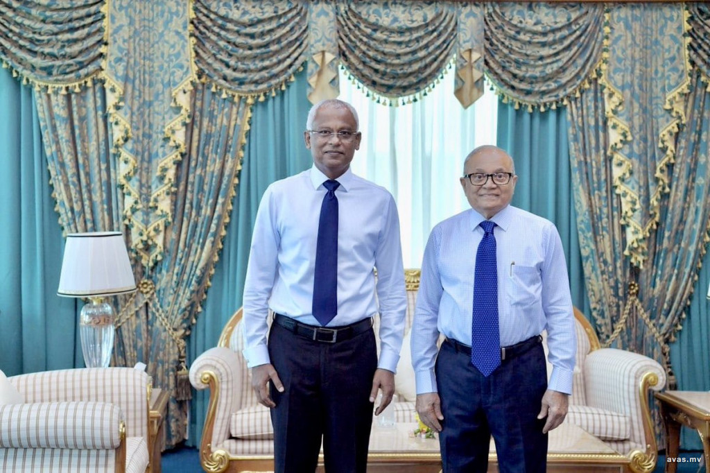 ކުރީގެ ރައީސް މައުމޫން އަބްދުލް ޤައްޔޫމް (ކ) އާއި، ރައީސް އިބްރާހިމް މުޙައްމަދު ޞާލިޙް