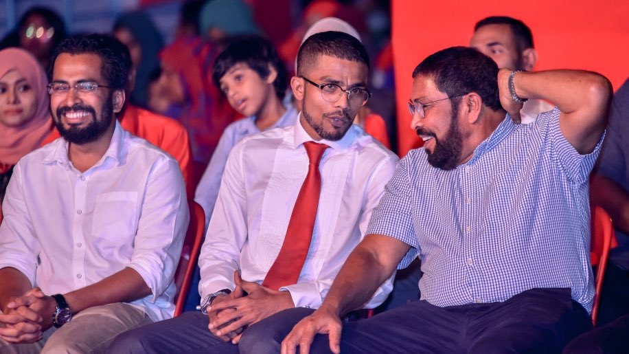 ޖުމްހޫރީ ޕާޓީގެ ލީޑަރު ގާސިމް އިބްރާހިމާއި އަލްހާން ފަހުމީ ޖަލްސާއެއްގައި ބައިވެރިވެވަޑައިގަންނަވަނީ