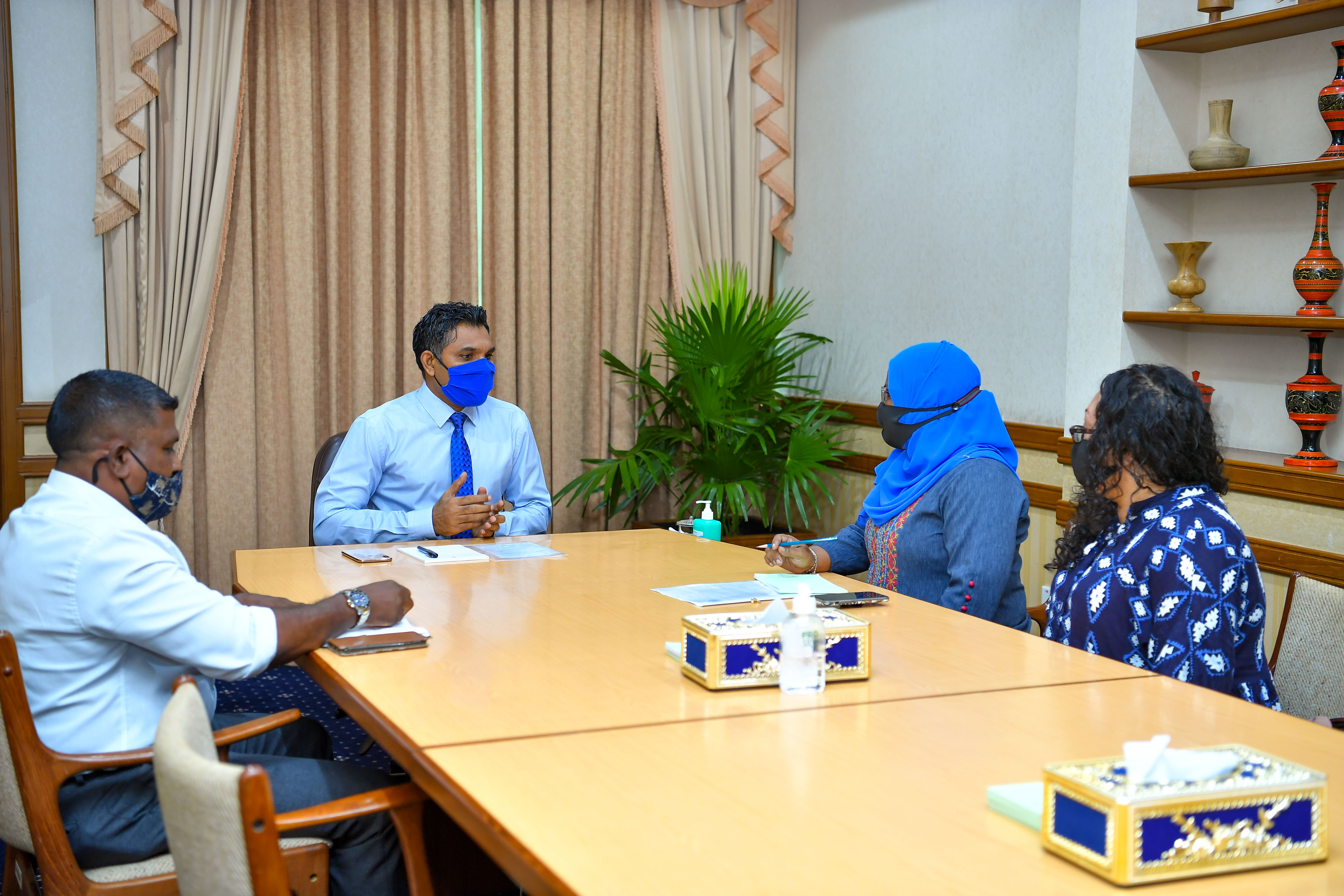 Vice President Faisal Naseem meeting with senior officials of the Diabetes Society of Maldives. Photo: Presidents Office.