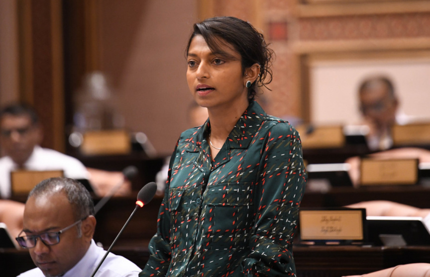 ރިޒާވްގައި ކާޑާއި ތެލާއި ބޭހުގެ ފައިސާ ހުންނާނެ އަދަދު ހޯދަން އީވާ ހުށައަޅުއްވައިފި