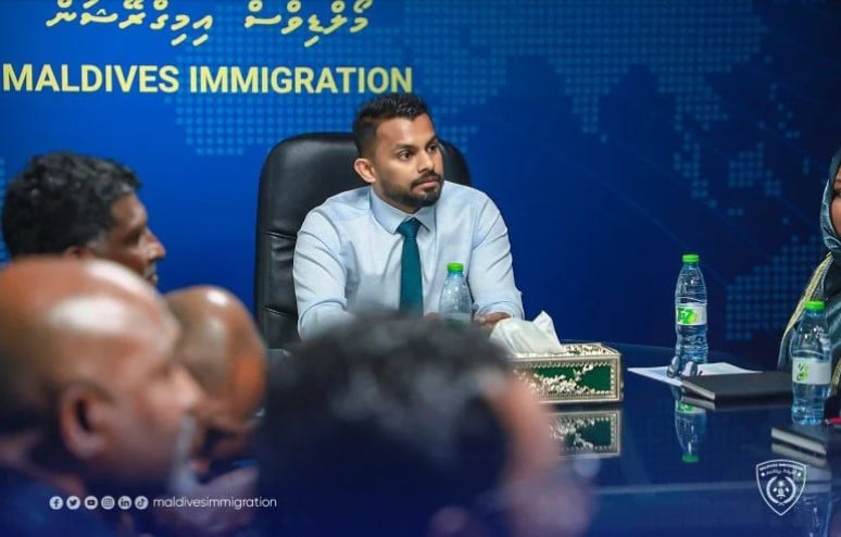 ޝަމްއާންގެ އާއިލާގެ މީހެއްގެ ފޯނު ހިފަހައްޓައިފި