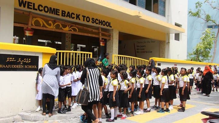 މިއީ ހަމަ ހިލޭ ތަޢުލީމުތޯ؟ ބެލެނިވެރިންގެ ޖީބުތައް ހުލިވަނީ ޝަކުވާ އިންތިހާއަށް!