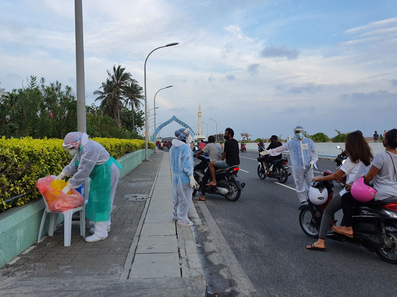 Random sample taking for Covid testing in Male' City. Photo: Shah, Ras Online.