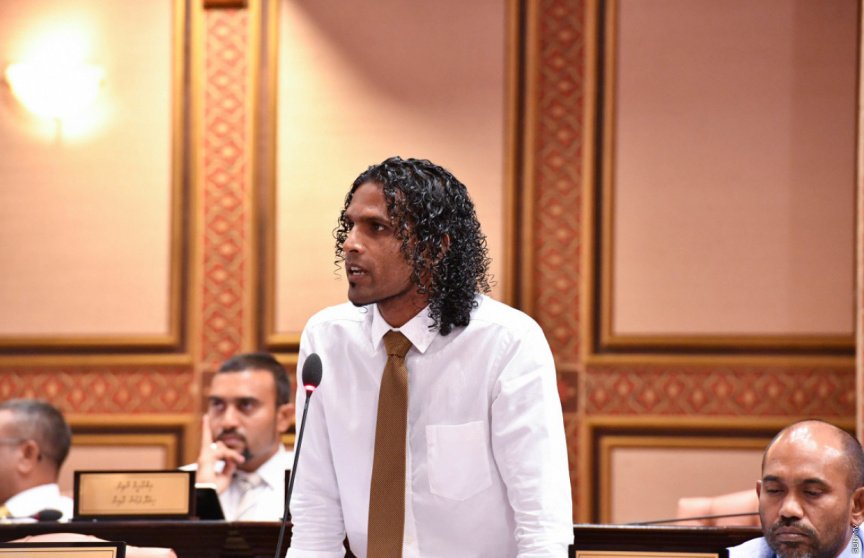 36 އަހަރުން ނުލިބުނު މުސާރައިގެ ޙައްލު ހޯއްދަވައިދެއްވީ ރައީސް ޞާލިޙް - ޔައުޤޫބް