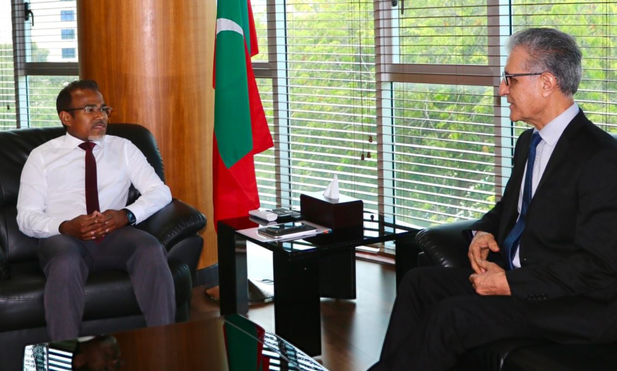 ރައީސްގެ މަންދޫބޫ ބަންޑާރަ ނާއިބާއި ބައްދަލުކުރައްވައިފި