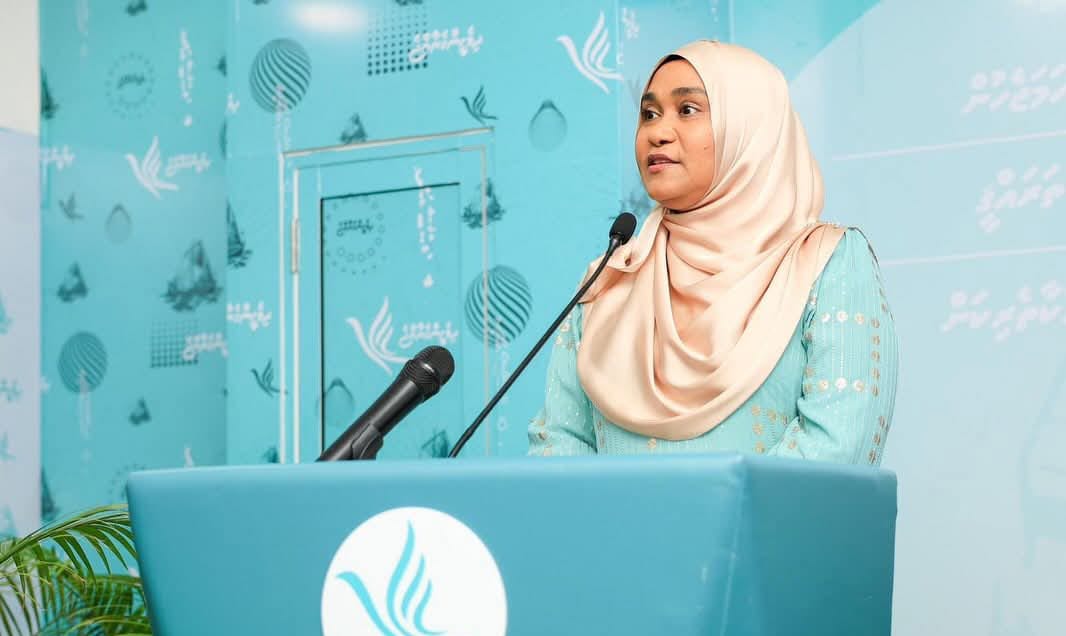 ސަރުކާރަށް އެއްބާރުލުން ދޭނެ ކައުންސިލަރުން ނުހޮވައިފިނަމަ އޭގެ ގެއްލުން ރައްޔިތުންނަށް ކުރާނެ: ސާޖިދާ