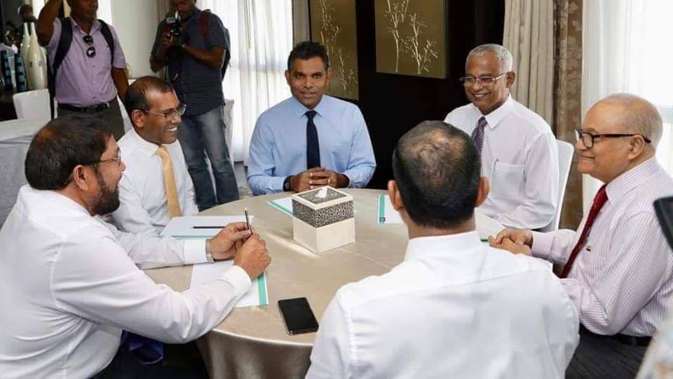 ކޯލިޝަންގެ ބައިވެރިންގެ ބައްދަލުވުމެއްގައި (ފޮޓޯ ސޯޝަލް މީޑިއާ)