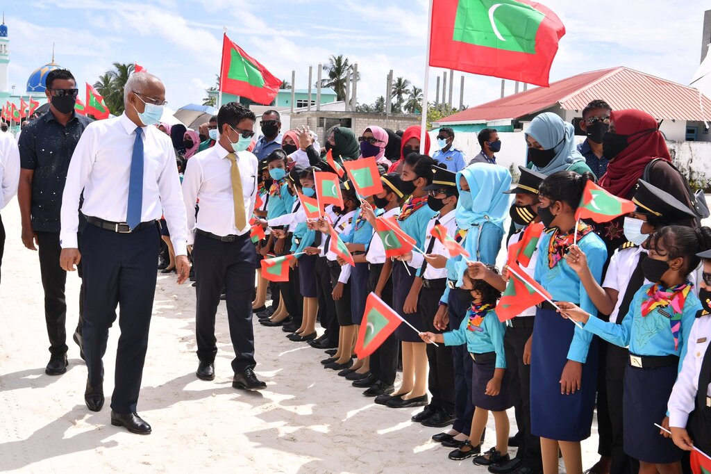 Children welcoming President Ibrahim Mohamed Solih when he arrived in Hoarafushi Island. Photo: President's office.