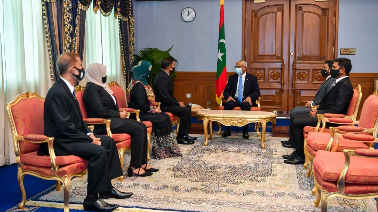 During the special ceremony held at the President’s Office today afternoon to appoint the four members to the National Integrity Commission (NIC).