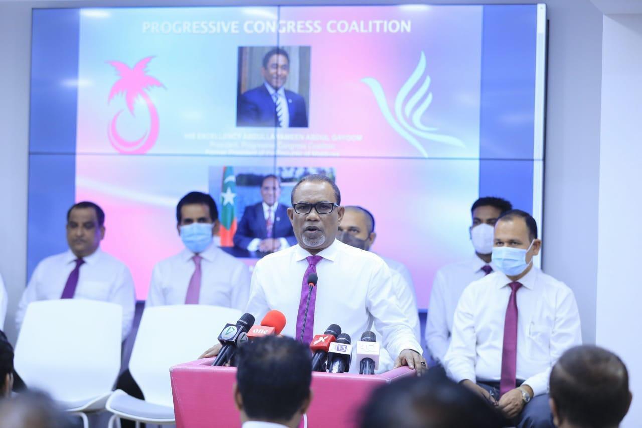 އިދިކޮޅު ކޯލިޝަނުގެ ޖަލްސާއެއްގައި އަބްދުއްރަހީމް ވާހަކަ ދައްކަވަނީ