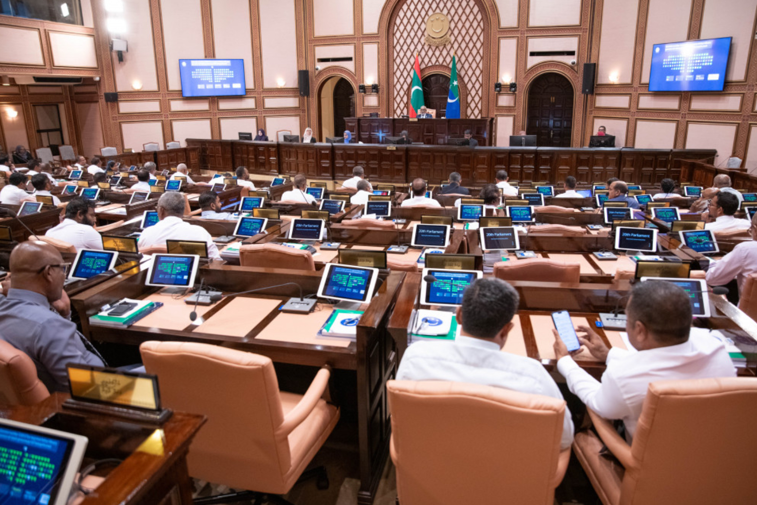 މަޖިލީހުގެ ދައުރުން ބޭރު ޖަލްސާތަކެއް ބުދަ އާއި ބުރާސްފަތި ދުވަހު ބާއްވަނީ