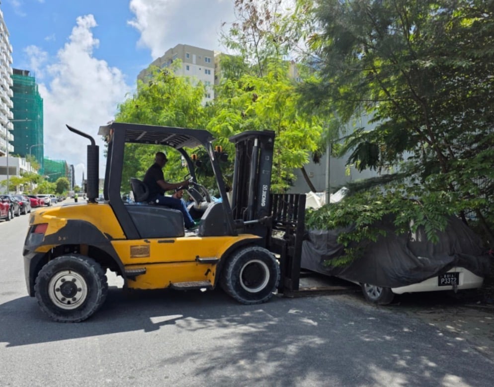 ހުޅުމާލޭގައި އާންމުންނަށް އުނދަގޫވާ ގޮތަށް ޕާކުކޮށްފައި ހުރި އުޅަނދު ޓޯކުރުން-