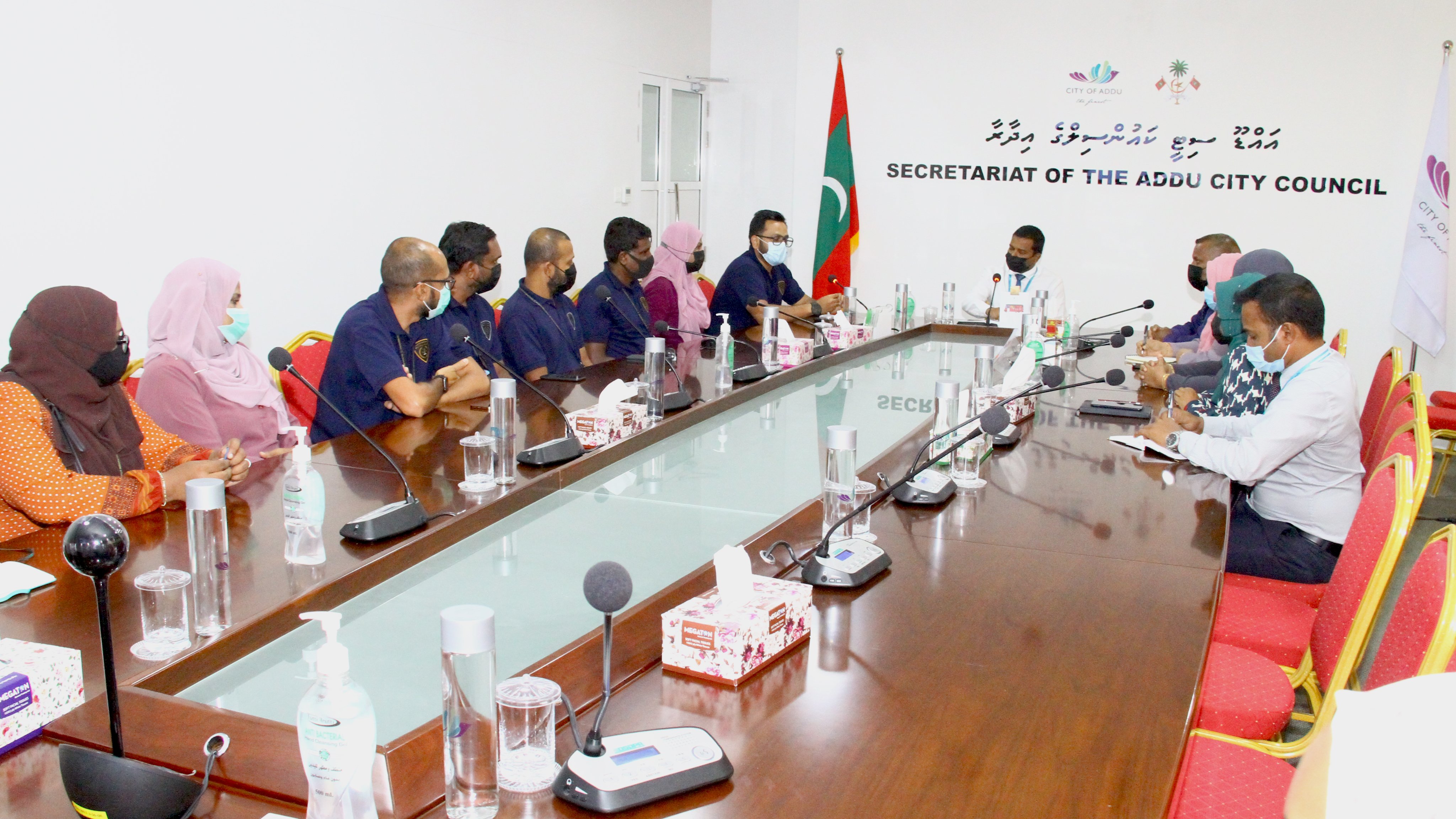 ބިދޭސީންގެ މައްސަލައާ ގުޅޭގޮތުން އައްޑޫ ސިޓީ ކައުންސިލާއި އިމިގްރޭޝަނުން މަޝްވަރާކޮށްފި