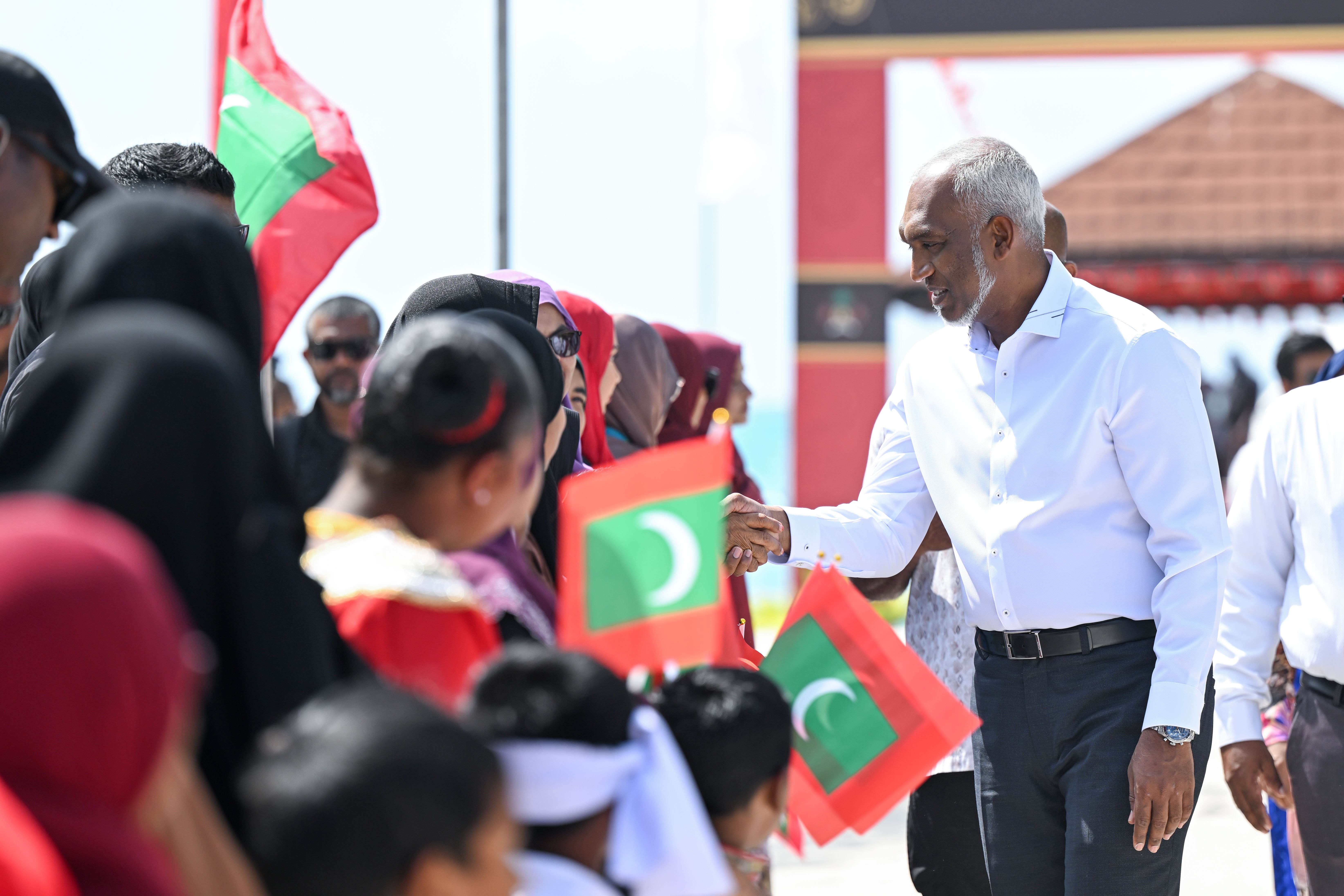 ކުރު މުއްދަތެއްގައި ރާއްޖޭގެ ހުރިހާ ރަށަކަށް ވަޑައިގެން ރައީސް މުއިއްޒު ރިކޯޑު ހައްދަވައިފި