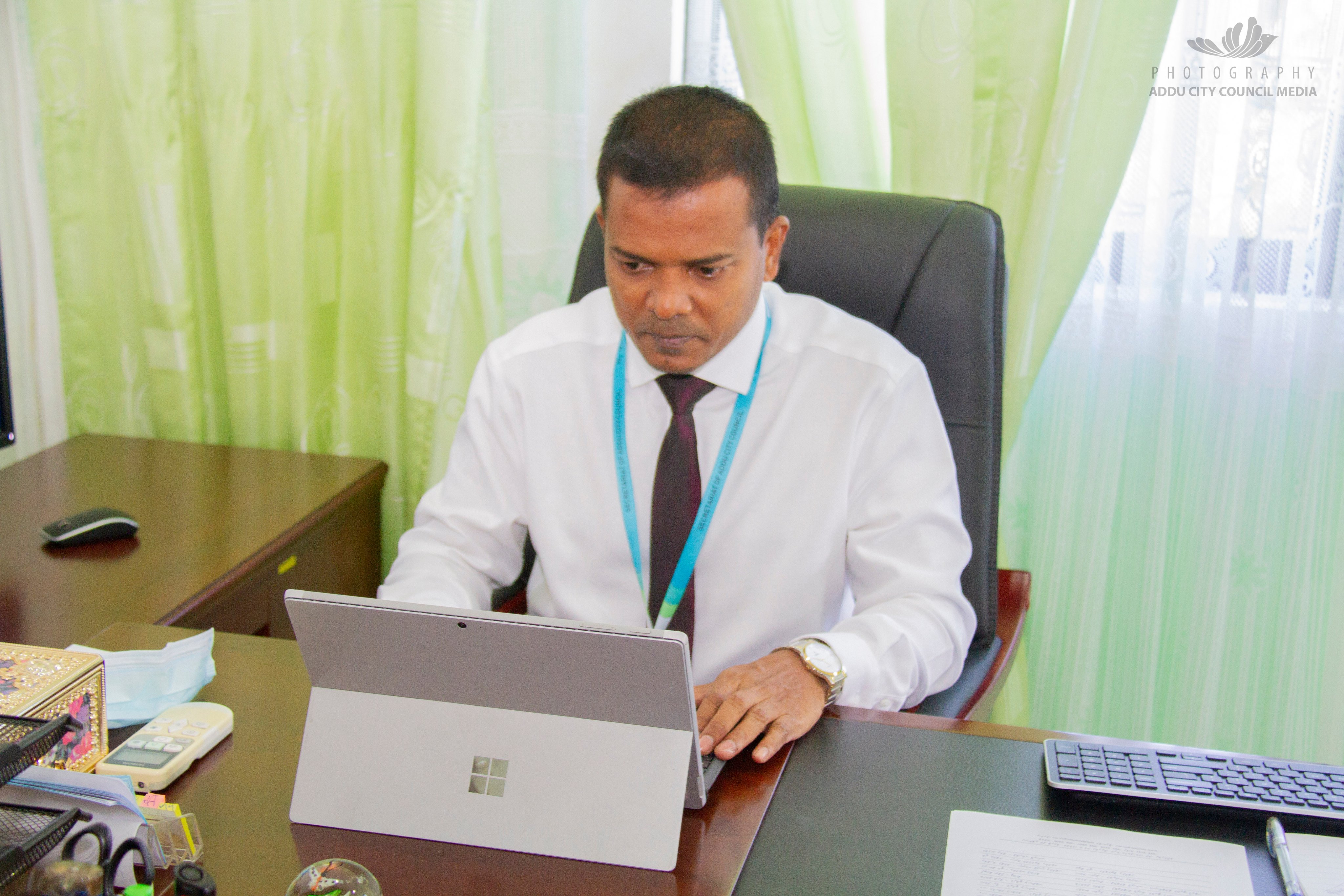 އައްޑޫގެ އިގްތިސާދަށް މުހިންމު ޕްލޭންތަކާއެކު މަސައްކަތް ފަށައިިފި: މޭޔަރު