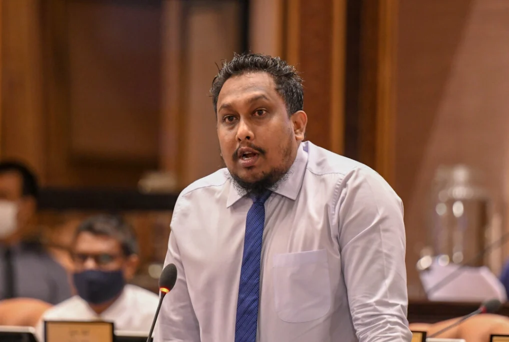 މޮސްޓާއަށް ހަމަލާދޭން އުޅުނު މީހާ 30 ދުވަހަށް ބަންދު