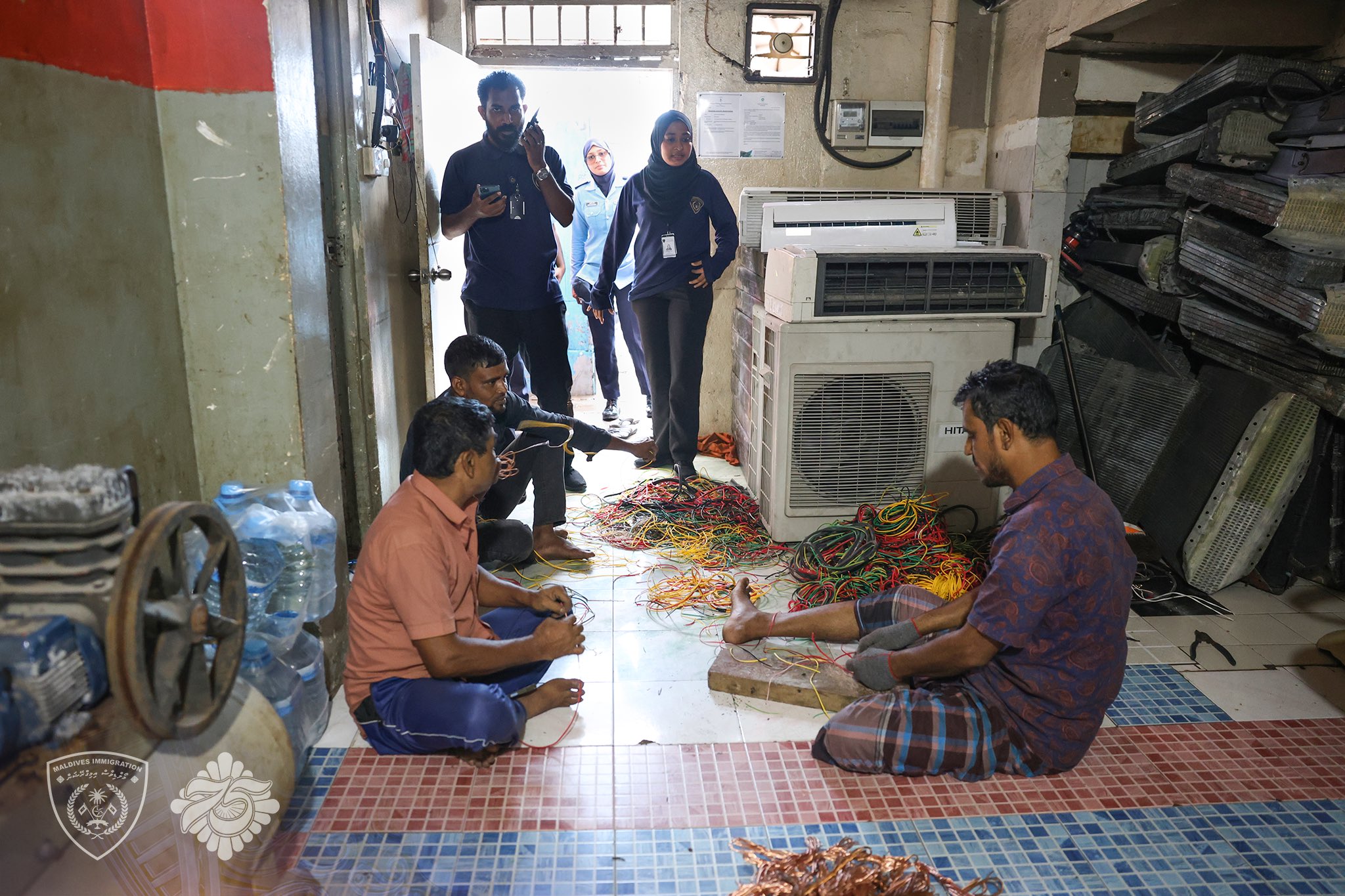 ބައު ދަގަނޑުގެ ވިޔަފާރިކުރި 14 ބިދޭސީން އިމިގްރޭޝަންގެ ބެލުމުގެ ދަށަށް