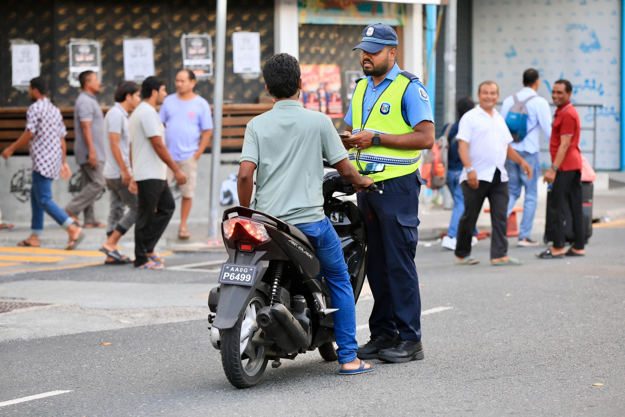 މަޖީދީ މަގުގައި ޕާކު ކޮށްފައިހުރި 74 އުޅަނދު ޓޯ ކޮށްފި