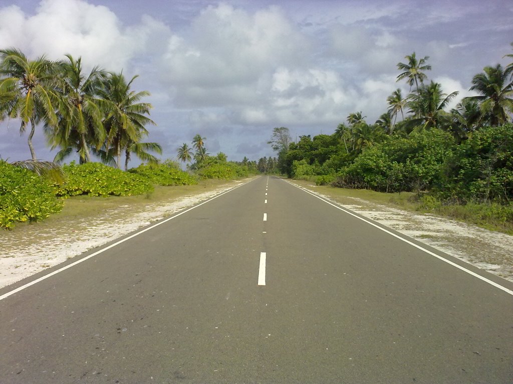 އައްޑޫ ސިޓީގައި ދުވަން އުޅުނު މީހެއްގެ ގައިގައިޖެހި ހިނގި އެކްސިޑެންޓެއްގައި މީހަކު ނިޔާވެއްޖެ