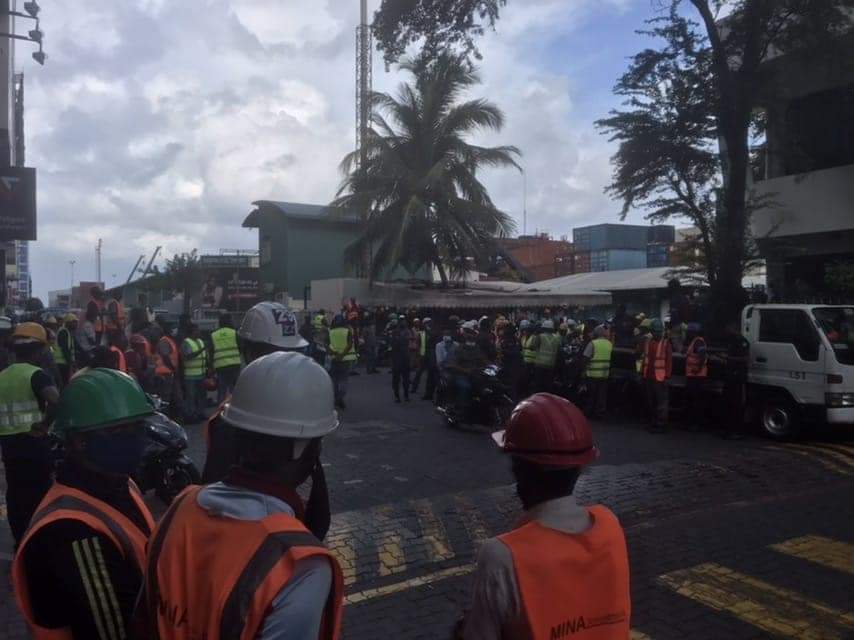 އެމްޕީއެލްއިން އެޅި ފިޔަވަޅުތަކަކާ ގުޅިގެން މަޖޫރީން ހިތްހަމަނުޖެހިގެން މުޒާހަރާކޮށްފި