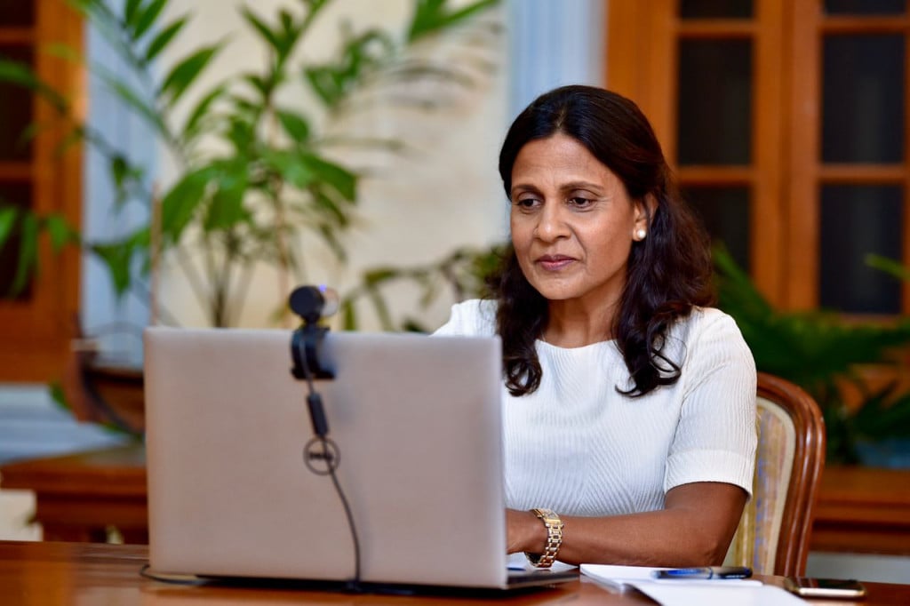 ސިޔާސީ ދެބަސްވުމަކަށް އާއިލީ އަރައިރުން ކިޔުން ފަޒްނާއަށް ކަމަކު ނުދޭ