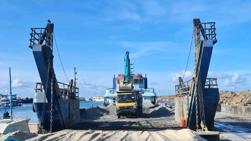 ފުވައްމުލަކު މަގުތަކުގައި ތާރު އަޅަން ފަށަން ތައްޔާރުވެއްޖެ