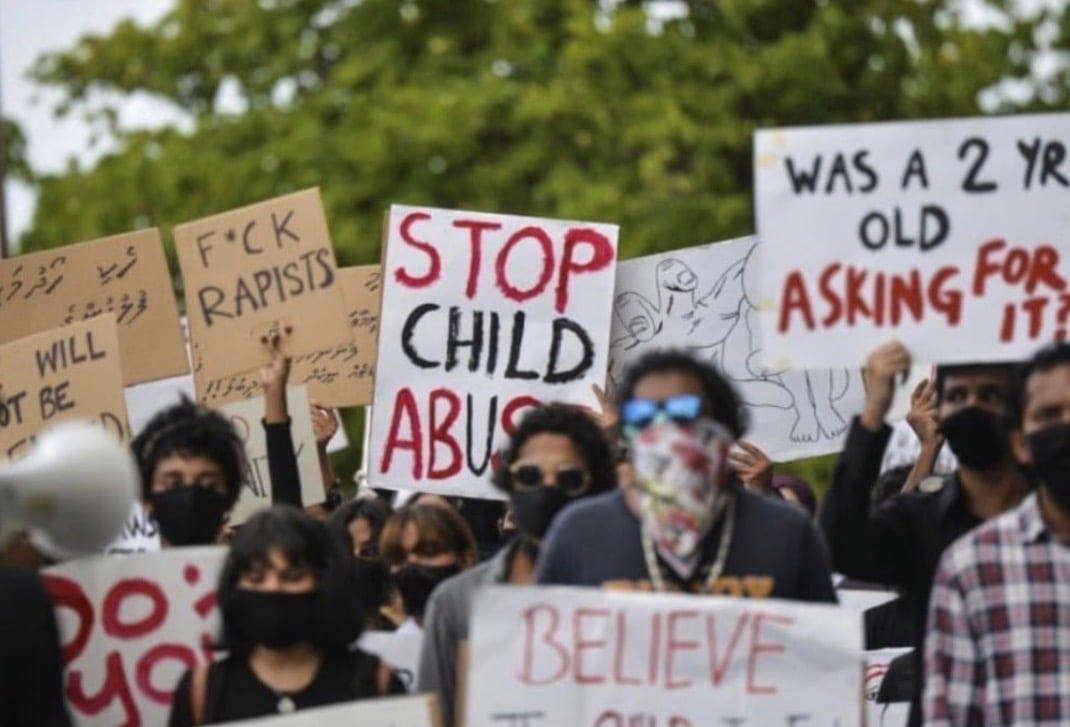 ކުޅިވަރު އެސޯސިއޭޝަނެއްގެ ކޯޗަކަށް ތުހުމަތު ކުރެވޭ ޖިންސީ ގޯނާގެ މައްސަލައެއް ބަލަނީ