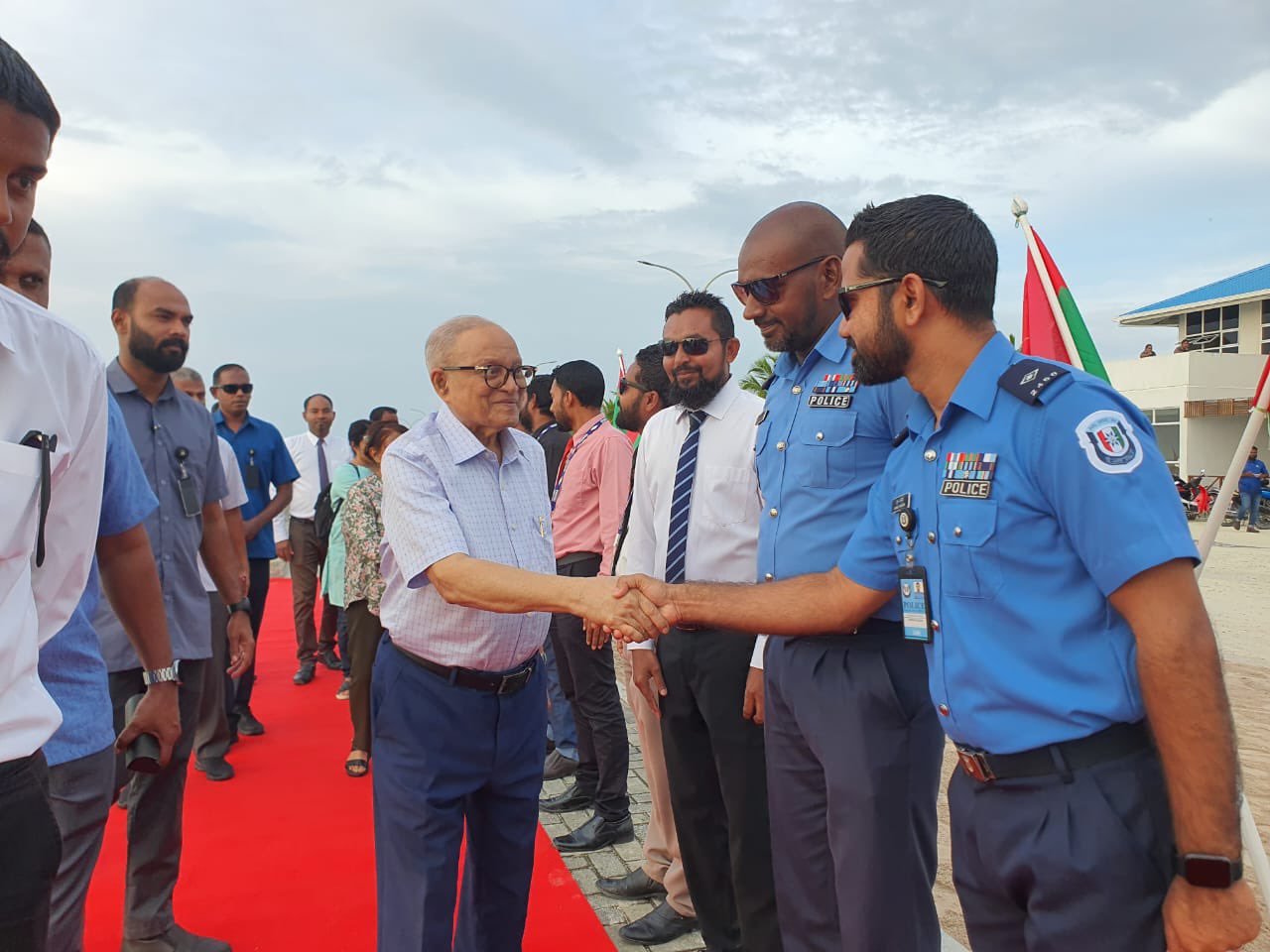 މީލާދީ އާއަހަރު ނިންމުންތައް ނިންމާއިރު ގައުމުގެ މަސްލަހަތު އިސްކުރުމަށް ގޮވާލައިފި