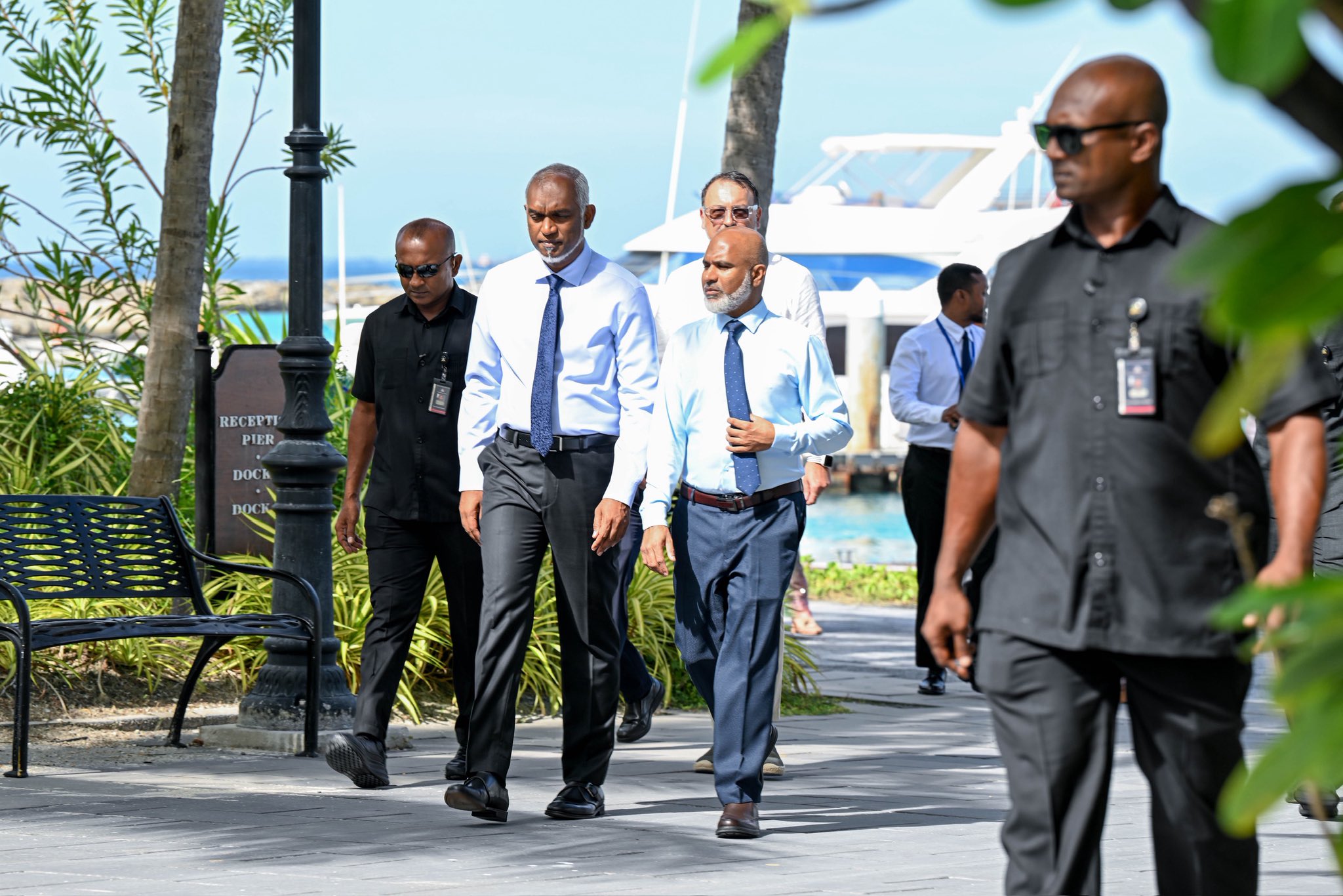 ރައީސް ޑރ. މުޢިއްޒު އާއި، ތަޢުލީމާބެހޭ ވަޒީރު