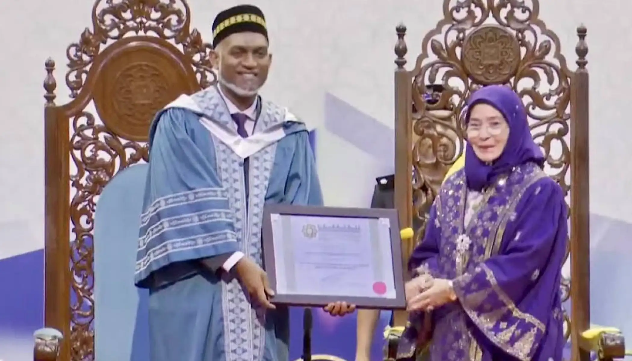 ރައީސް މުއިއްޒުއަށް އޮނަރަރީ ޑޮކްޓަރޭޓް ޑިގްރީ އެރުވުން