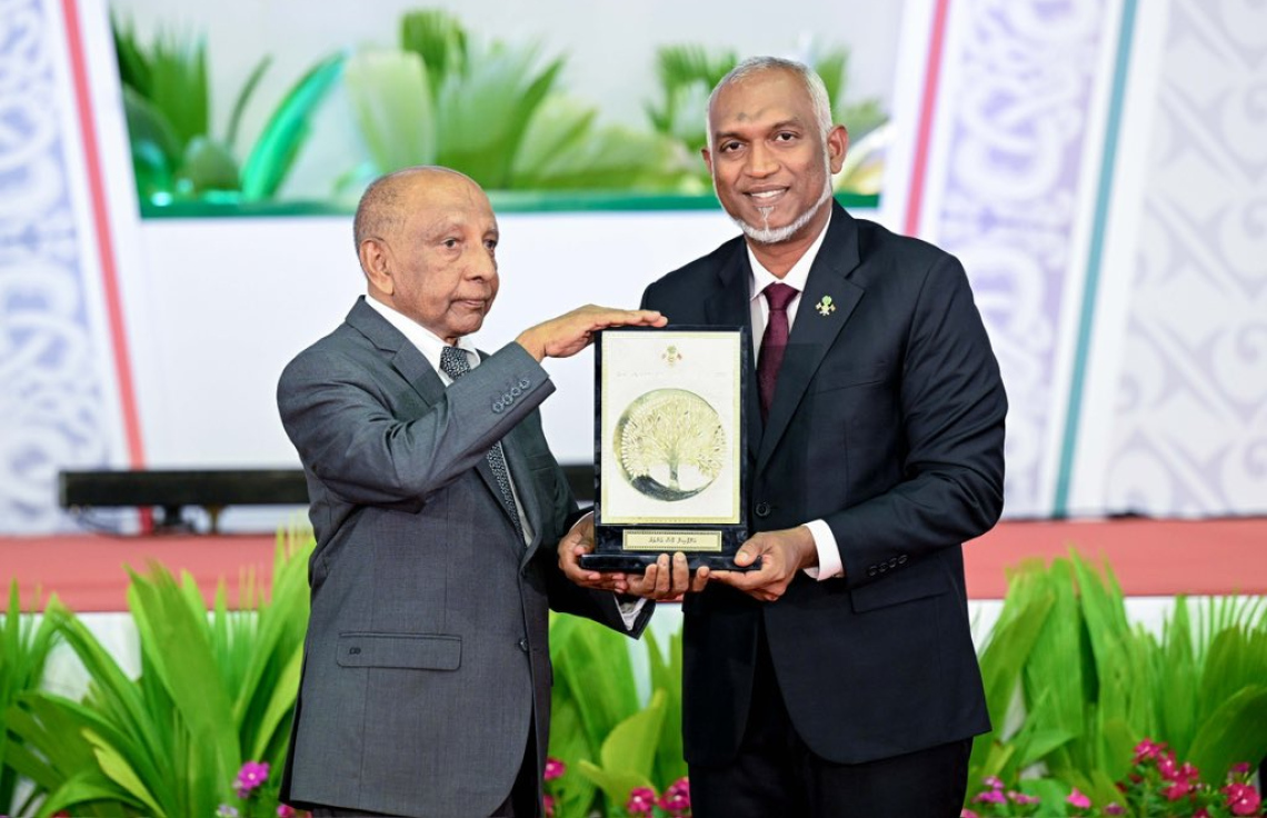 ސިއްހީ ދާއިރާއަށް ދިގު ހިދުމަތެއް ކުރެއްވި މޫސާ އަންވަރަށް ޝަރަފުވެރިކަމުގެ ގައުމީ އިނާމު އަރުވައިފި