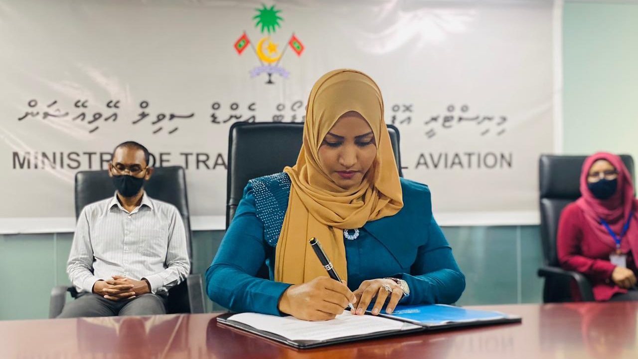 މިނިސްޓާ އޮފް ޓްރާންސްޕޯޓް އޮނަރަބަލް އައިޝަތު ނަހުލާ