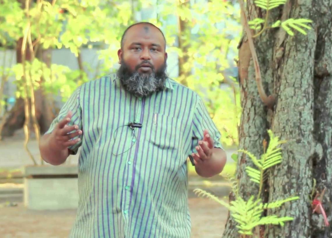 ޤުރުއާން ފޮތްތައް ނުބައިކޮށް ހުރުމަކީ ސިޔާސީ ހަސަދަ ބޭލުމަށްވުރެ ސީރިއަސް މައްސަލައެއް: ޑރ.އިޔާޒް