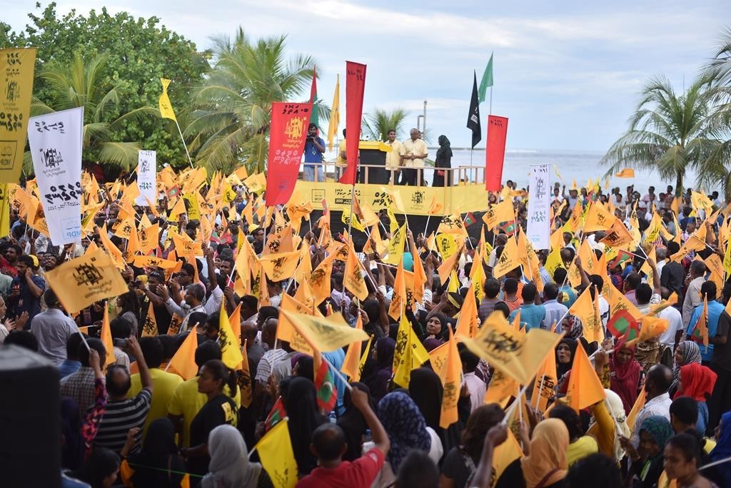 4 ސިޔާސީ ޕާޓީއަކަށް ފައިސާ ދޫކުރުމަށް ފޮނުވައިފި