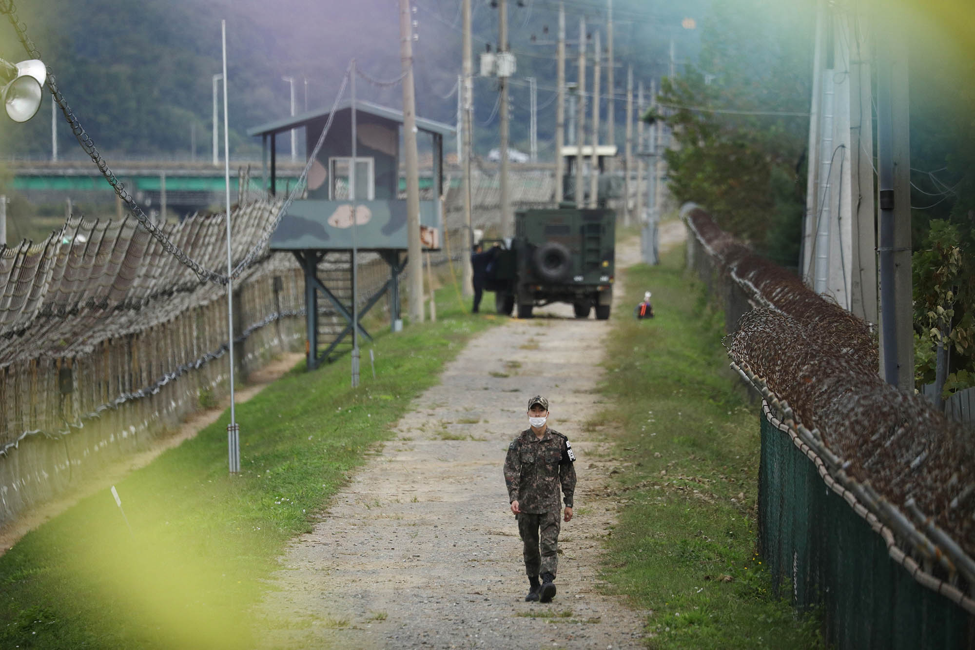 A South Korean soldier walks along fence near the demilitarized zone separating the two Koreas in Paju, South Korea. (Photo: REUTERS)