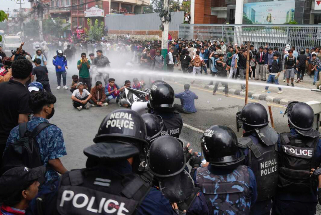 ނޭޕާލުގެ މަސްރަހު އިތުރަށް ގޯސްވެއްޖެނަމަ އެގައުމުގައި ތިބި ދިވެހިންނަށް އެހީތެރިކަން ފޯރުކޮށްދޭނަން: މިނިސްޓްރީ