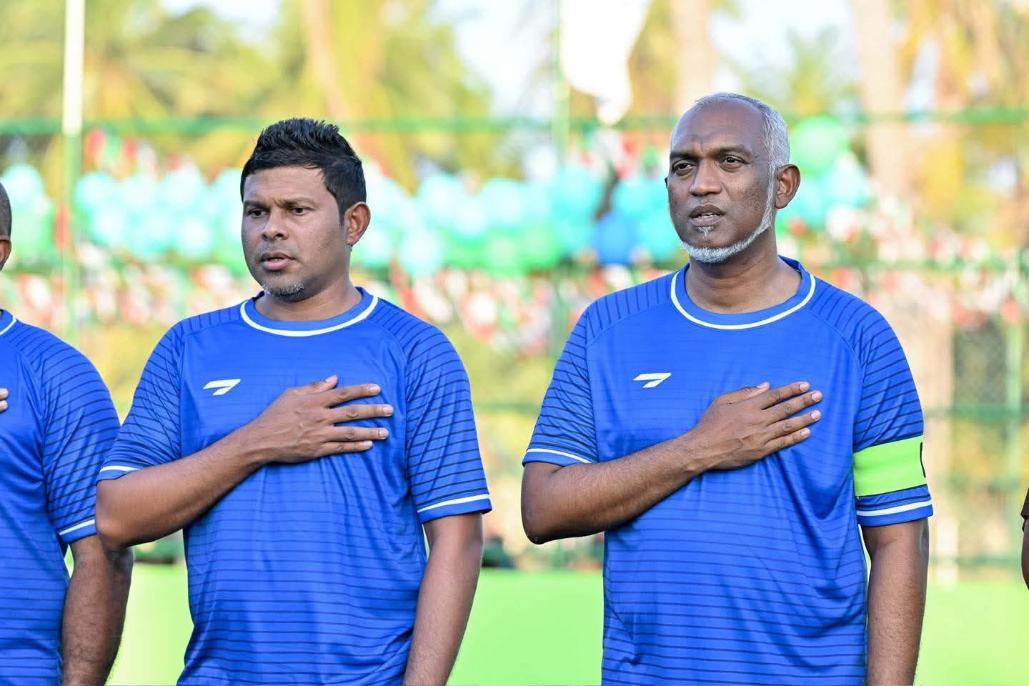 ގައުމުގައި ބޮޑެތި މައްސަލަތައް ފުނިޖެހިފައި؛ ރައީސާއި ނައިބު އުޅުއްވަނީ ފުޓްސަލް ދަނޑު ހުޅުވުމުގައި ބިޒީކޮށް: ޖަމީލް