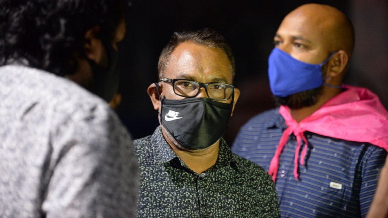 އިދިކޮޅު ޕީއެންސީގެ ލީޑަރ އަބްދުއް ރަޙީމް ޢަބްދުﷲ (އަދުރޭ) ވ. އާއި ޝުޖާއު