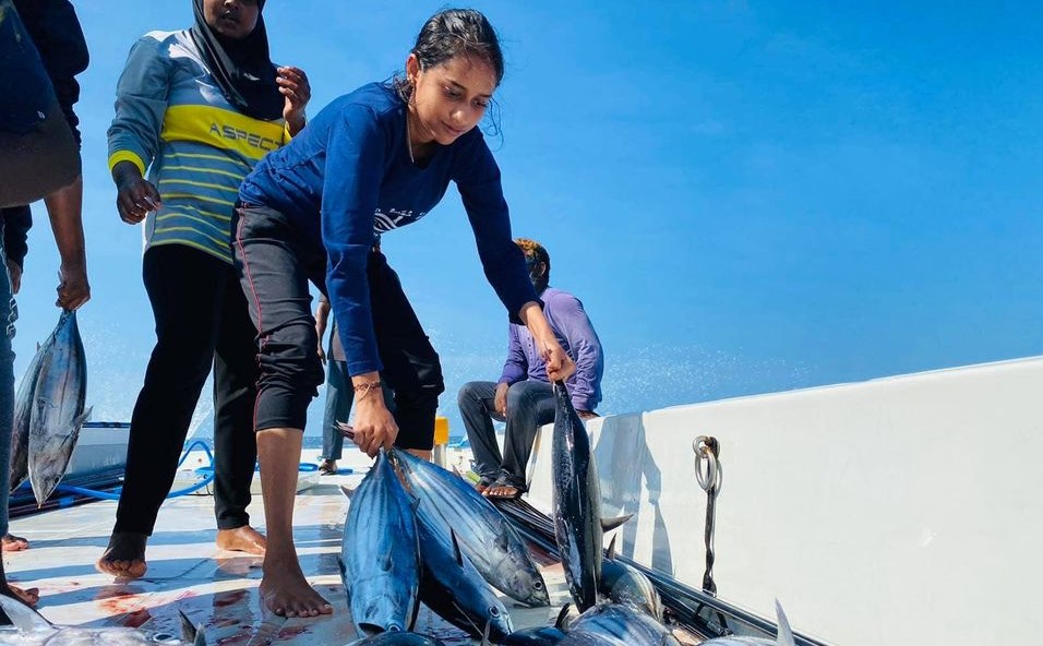 Local women from Lh. Naifaru Island spending a day fishing. Photo: Fisherman's Association of Naifaru.