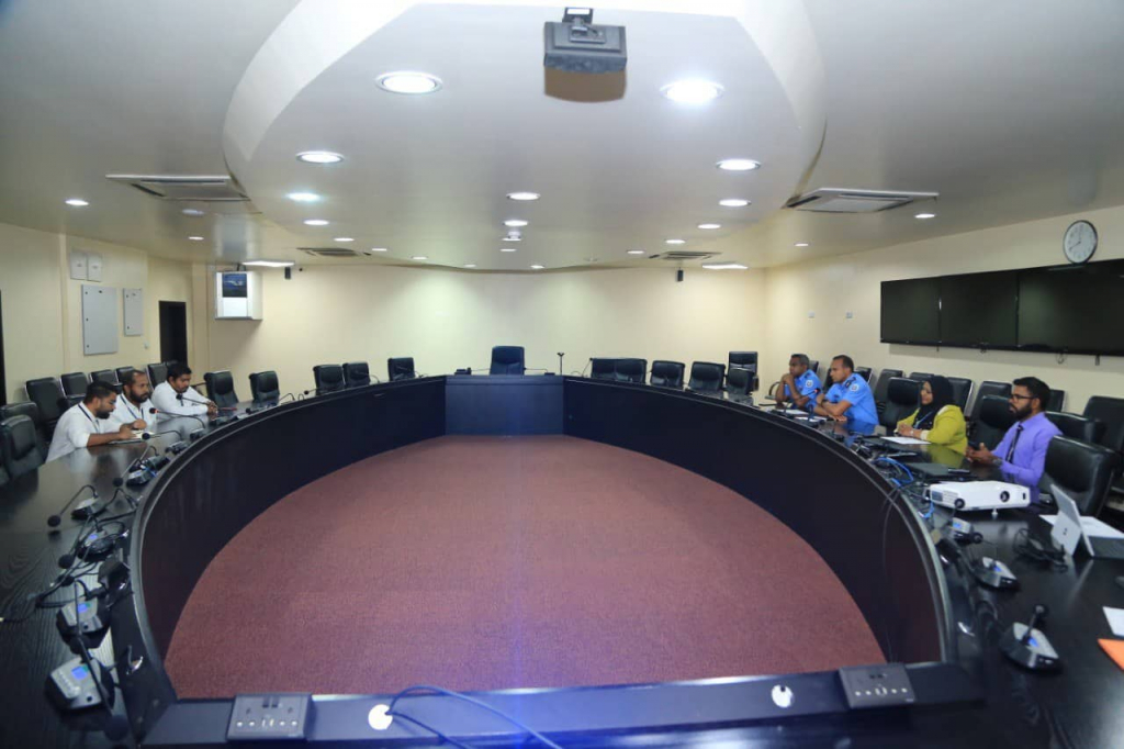 ފުލުހުންގެ ފަރާތުން ނޫސްވެރިންނަށް ދިމާވާ ދަތިތަކަށް ހައްލު ހޯދަން މަޝްވަރާކޮށްފި