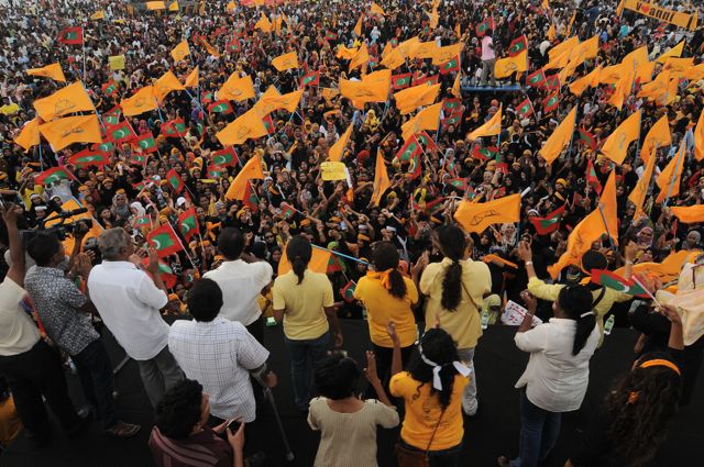 ސިޔާސީ ޕާޓީއަކަށް އޮޅުވާލައިގެން ވައްދާފައިވާނަމަ ޝަކުވާ ހުށަހަޅަން އަންގައިފި